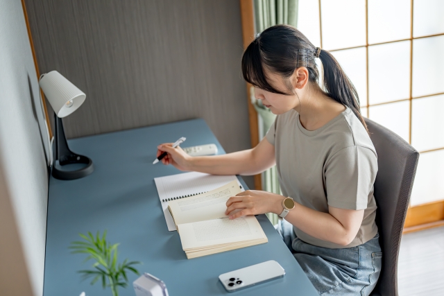本免学科試験の勉強方法【免許取得】効果的な教材活用術などを解説！